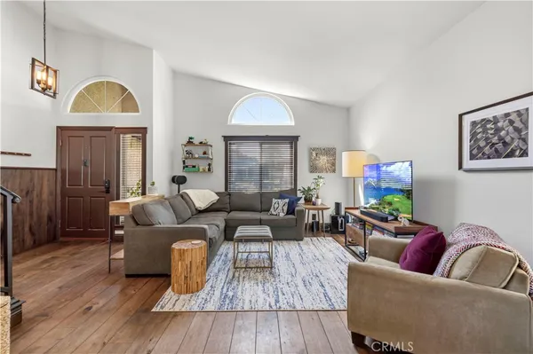 $925,000 | 25541 Pembrook Place, Saugus, CA 91350