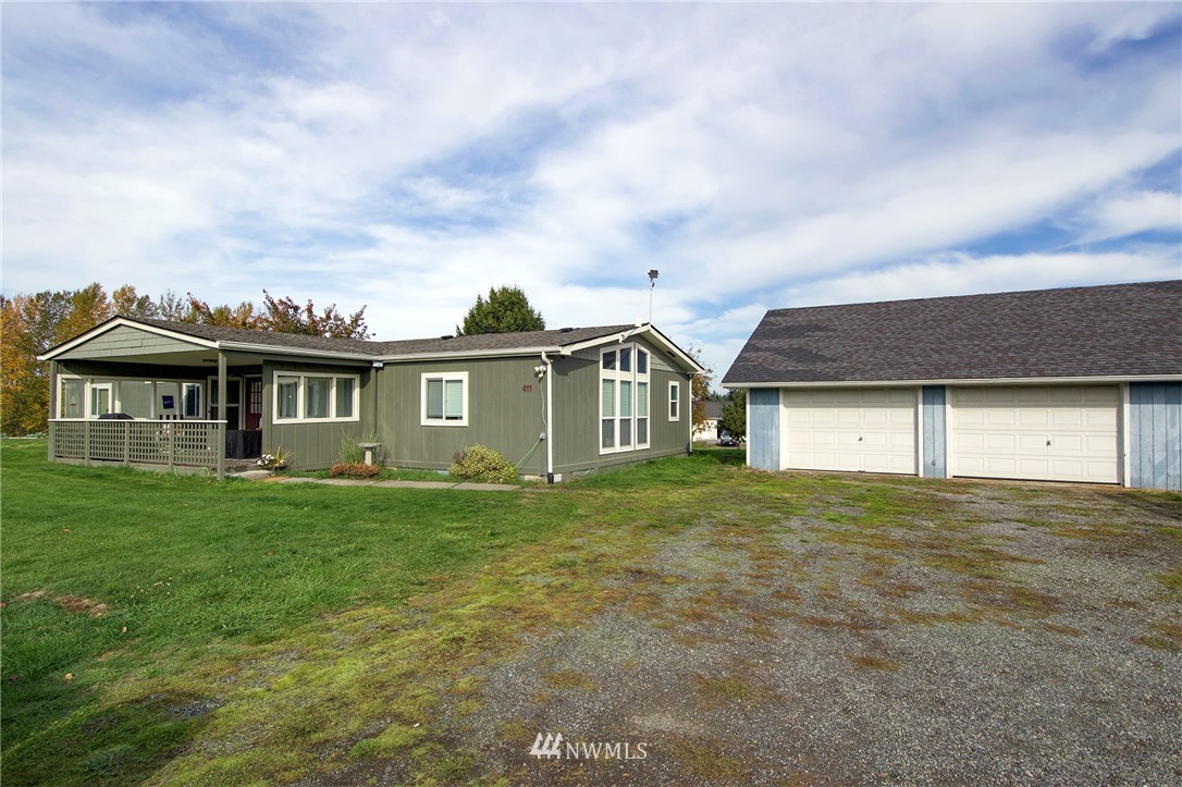 411 Spencer Road Sequim, WA 98382 - Photo 7 of 40 a front view of a house with a garden
