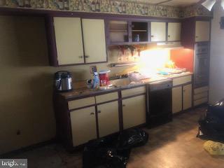 8122 North Boundary Road Dundalk, MD 21222 - Photo 5 of 24 Open Kitchen