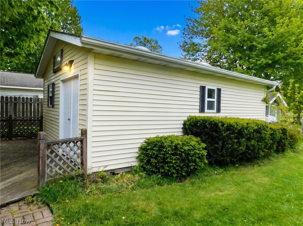 7386 Lake Road East Madison, OH 44057 - Photo 11 of 36