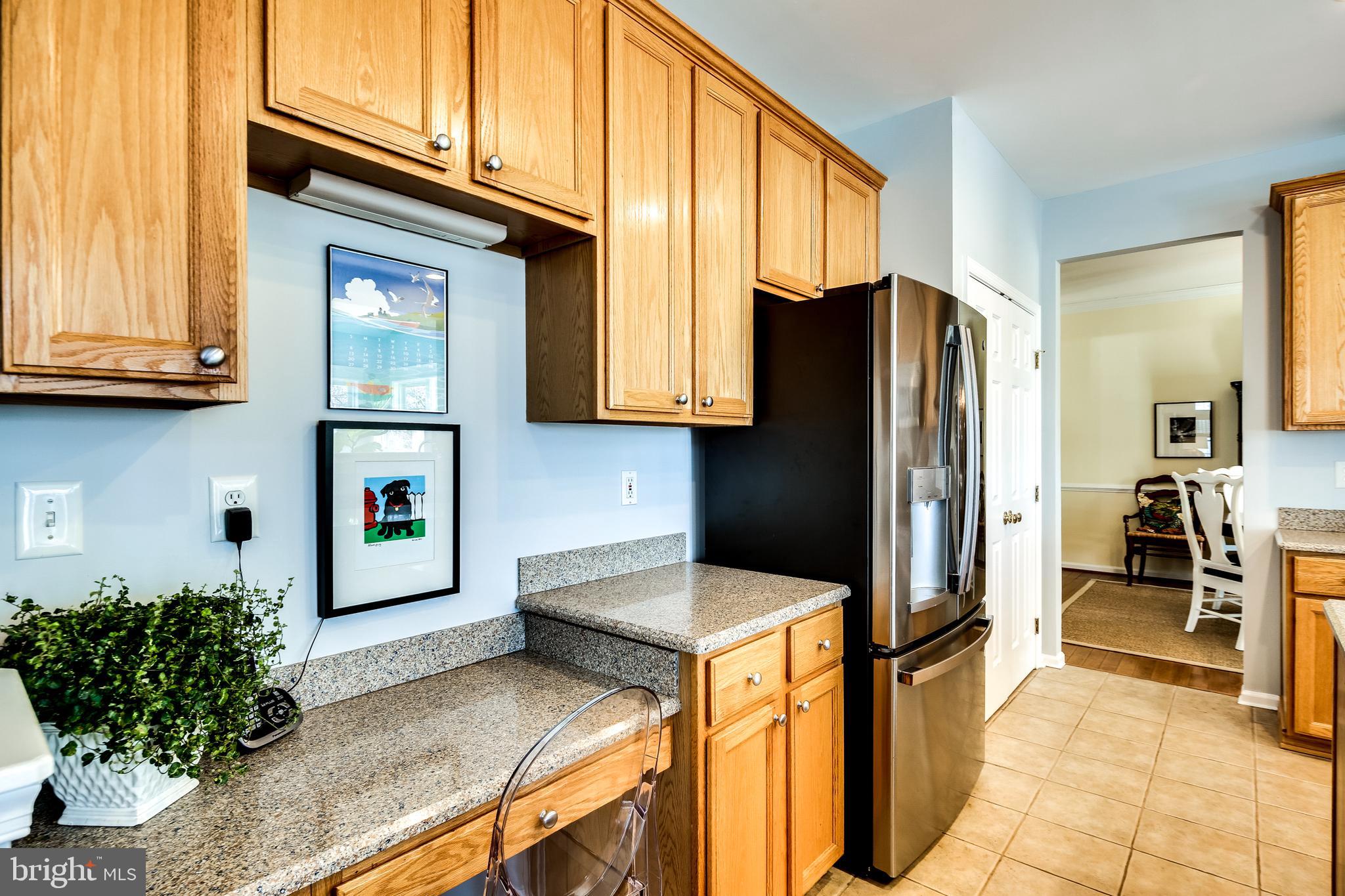 5928 Sandy Ridge Elkridge, MD 21075 - Photo 13 of 47 Built in desk