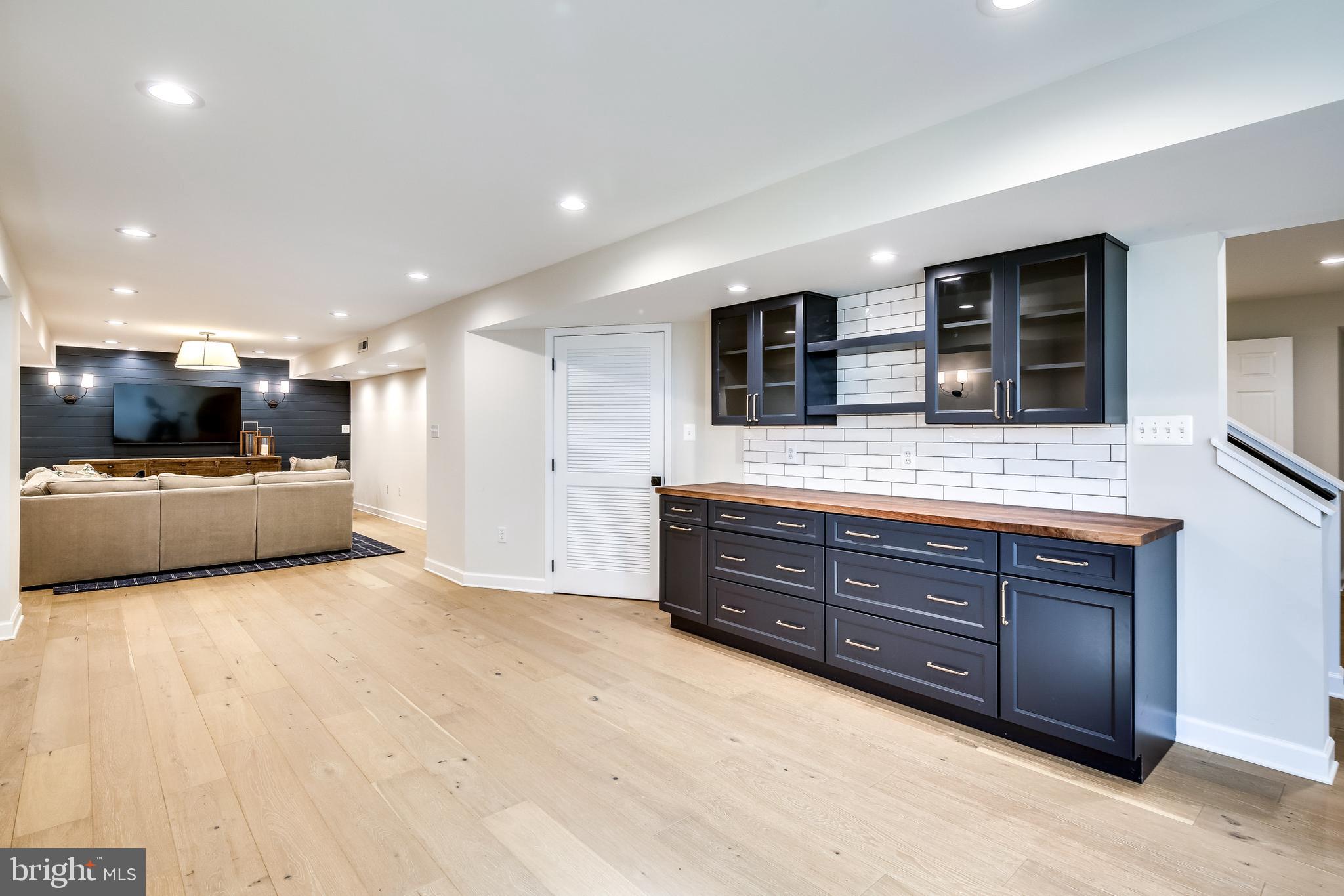 5928 Sandy Ridge Elkridge, MD 21075 - Photo 38 of 47 Dry bar