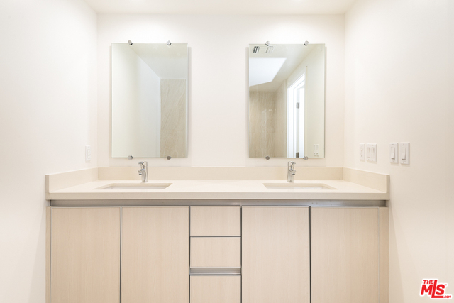 409 North Hayworth Avenue, Unit 101 Los Angeles, CA 90048 - Photo 11 of 17