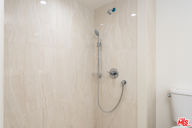 409 North Hayworth Avenue, Unit 101 Los Angeles, CA 90048 - Photo 12 of 17