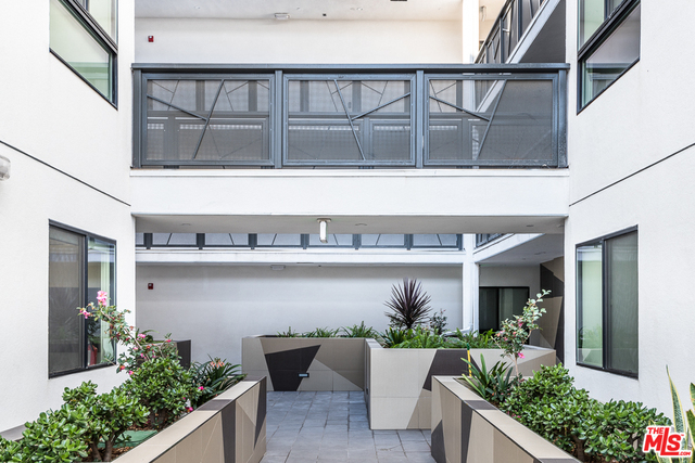 409 North Hayworth Avenue, Unit 101 Los Angeles, CA 90048 - Photo 7 of 17