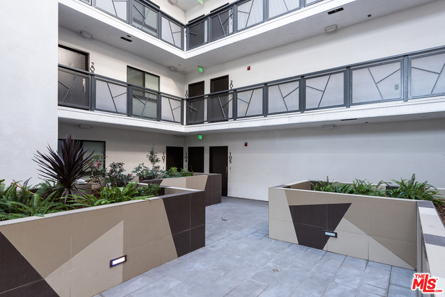 409 North Hayworth Avenue, Unit 101 Los Angeles, CA 90048 - Photo 8 of 17