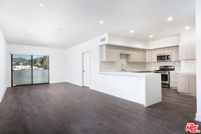 409 North Hayworth Avenue, Unit 101 Los Angeles, CA 90048 - Photo 9 of 17