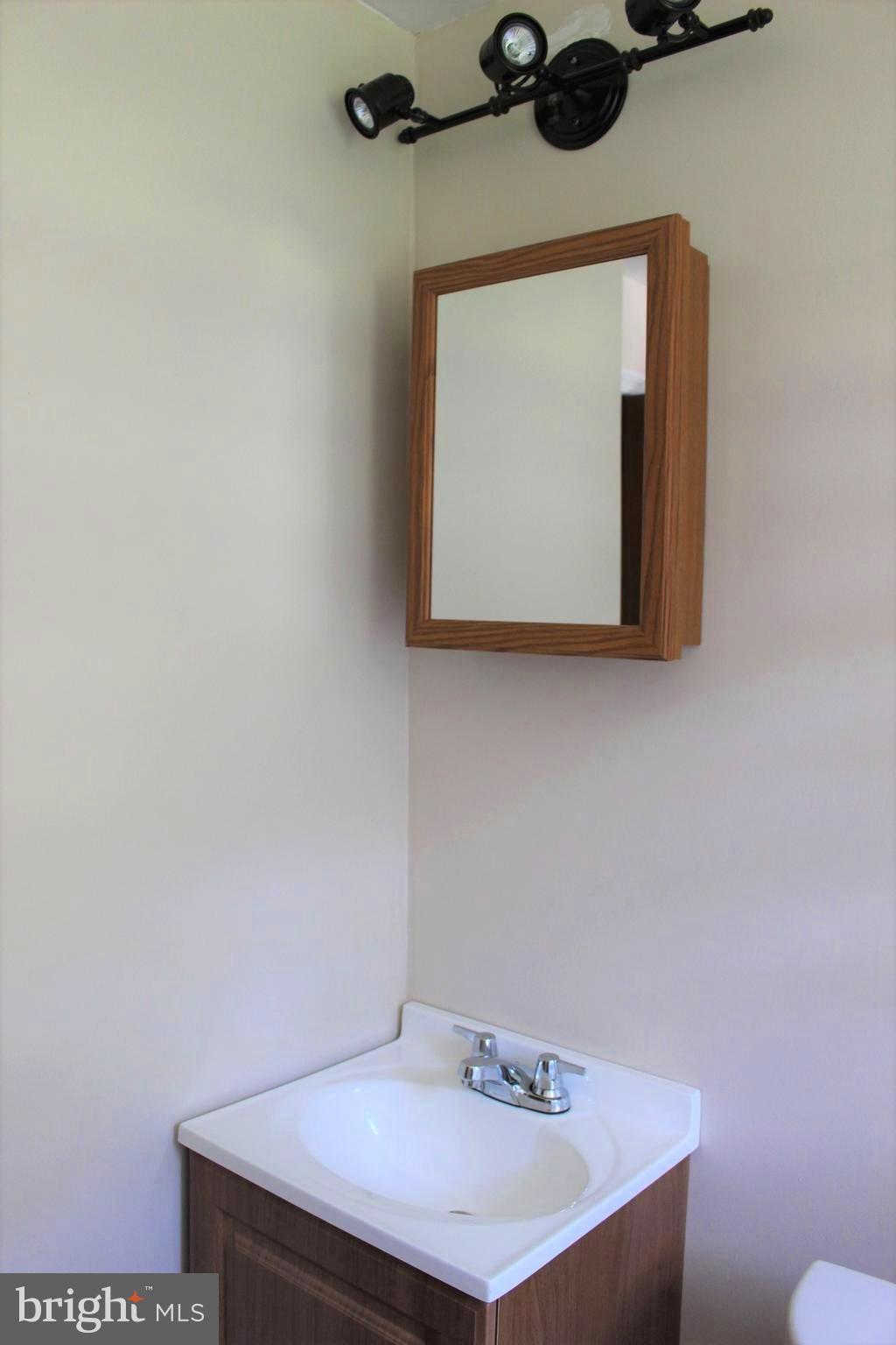 291 Dixie Drive Carneys Point, NJ 08069 - Photo 17 of 28 Bathroom