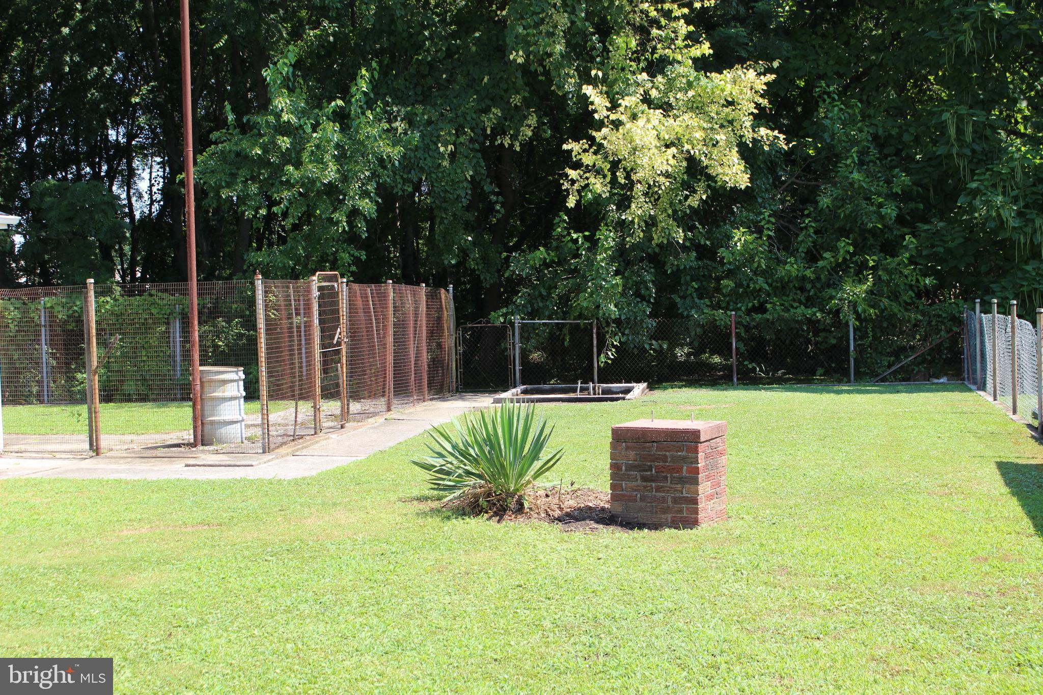 291 Dixie Drive Carneys Point, NJ 08069 - Photo 26 of 28 Back yard
