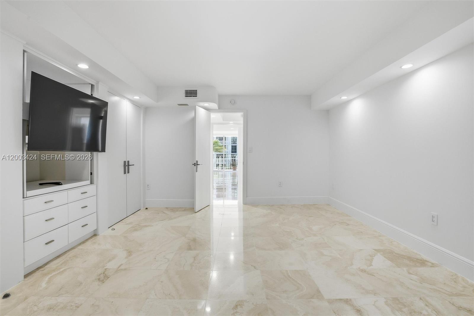 600 Grapetree Drive, Unit 4BS Key Biscayne, FL 33149 - Photo 25 of 75 a view of an empty room with a flat screen tv