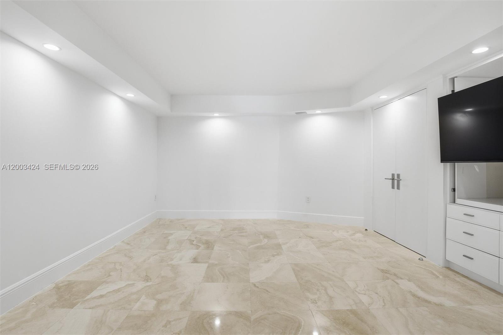 600 Grapetree Drive, Unit 4BS Key Biscayne, FL 33149 - Photo 26 of 75 Mar Azul beach/lounges/umbrellas