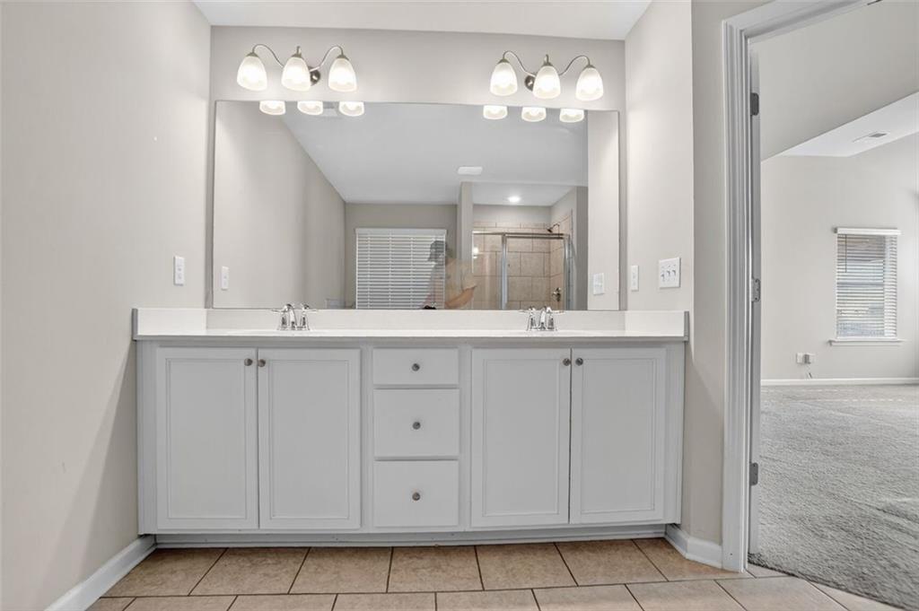 1553 Spring Hollow Way Stone Mountain, GA 30083 - Photo 13 of 27