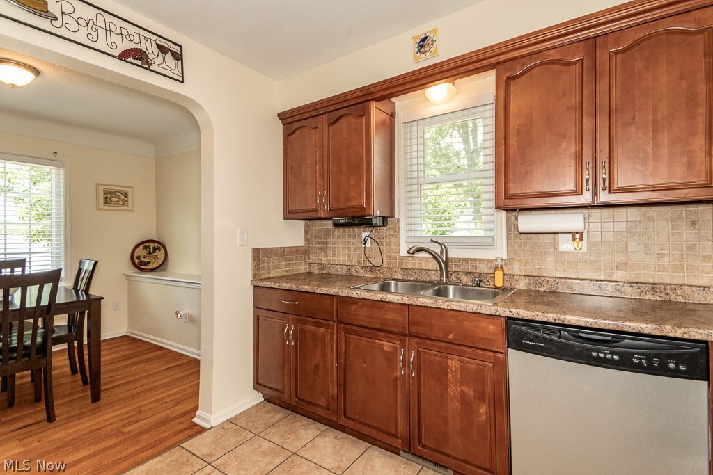 1369 Cranover Road Cleveland, OH 44124 - Photo 11 of 31