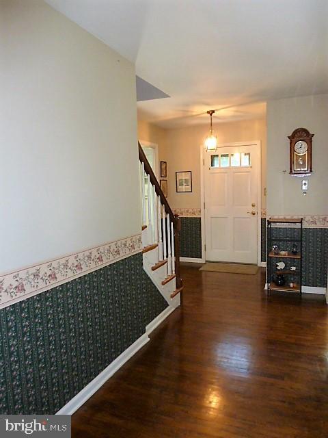 522 East Creamery Road Perkasie, PA 18944 - Photo 23 of 46 Foyer