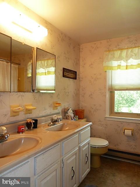 522 East Creamery Road Perkasie, PA 18944 - Photo 33 of 46 Hall Bathroom