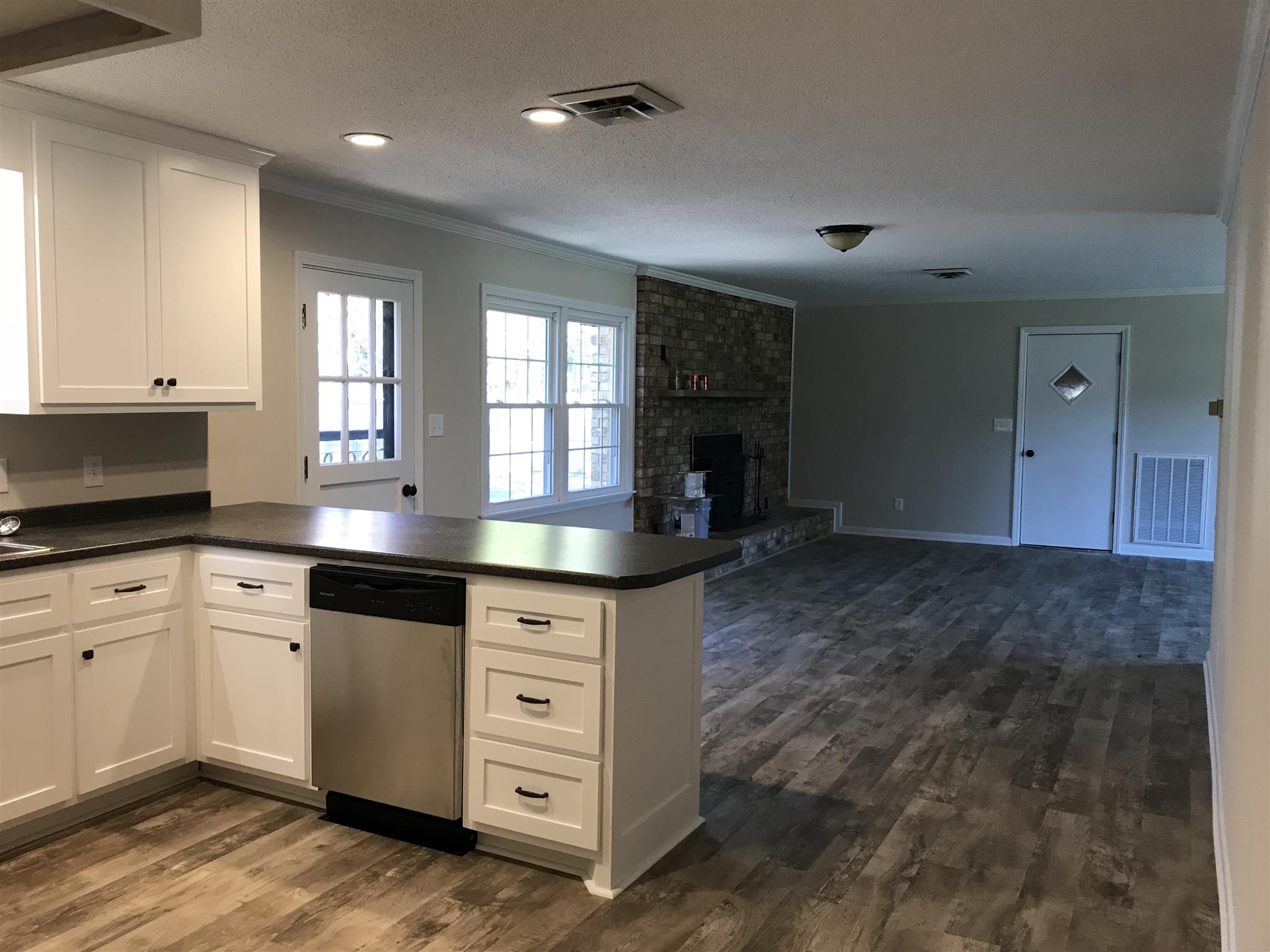 308 Hampton Road Tullahoma, TN 37388 - Photo 3 of 18 Gallery Image 3