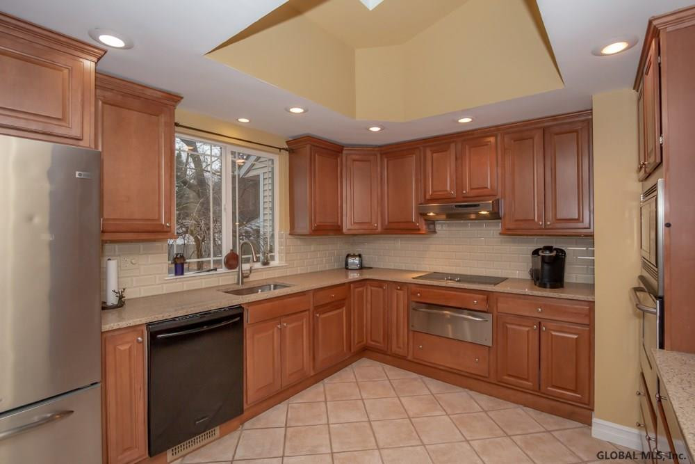 3046 Lone Pine Road Schenectady, NY 12303 - Photo 2 of 27 Photo 2