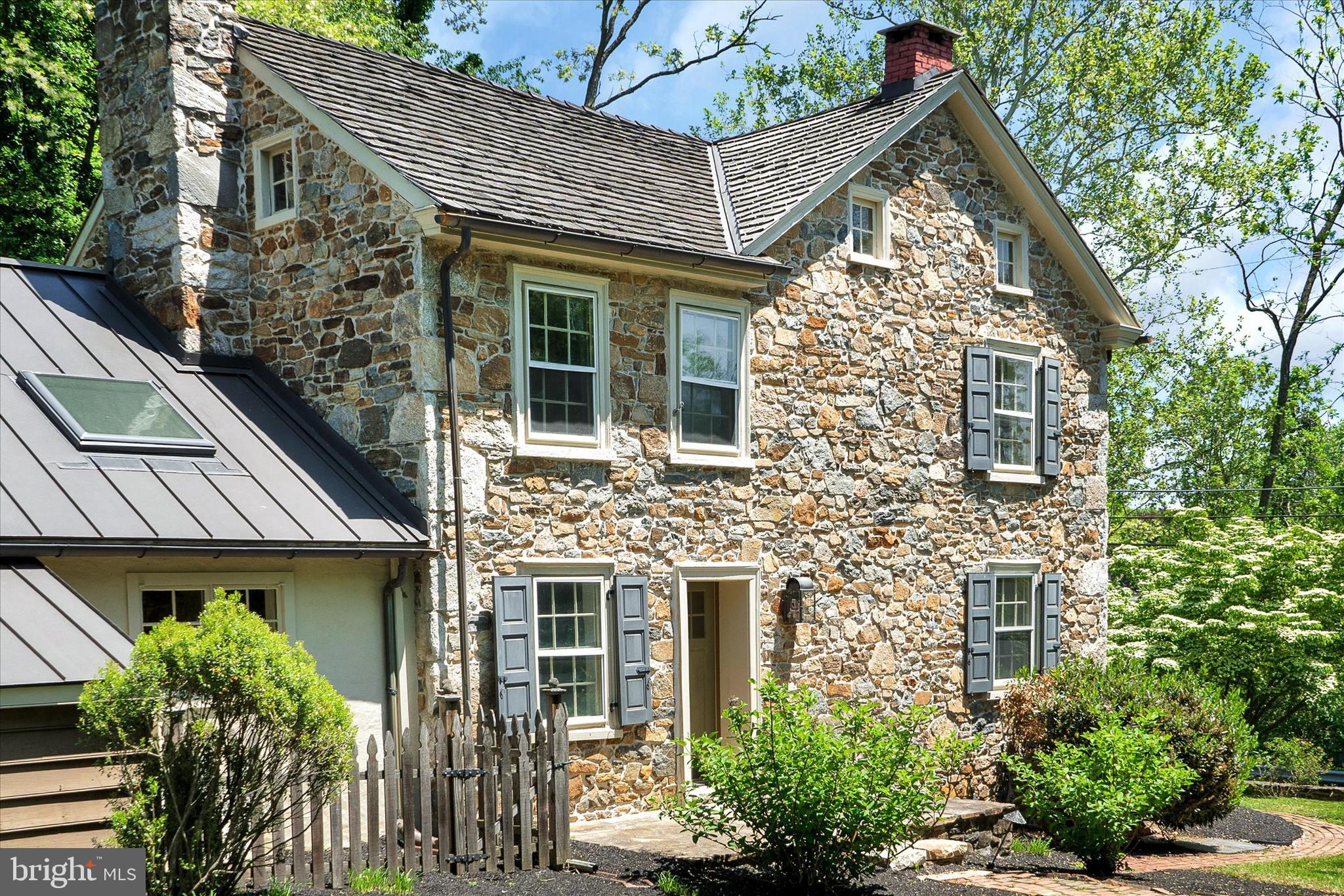 1253 Street Road Chester Springs, PA 19425 - Photo 5 of 43 Side view facing driveway (2).