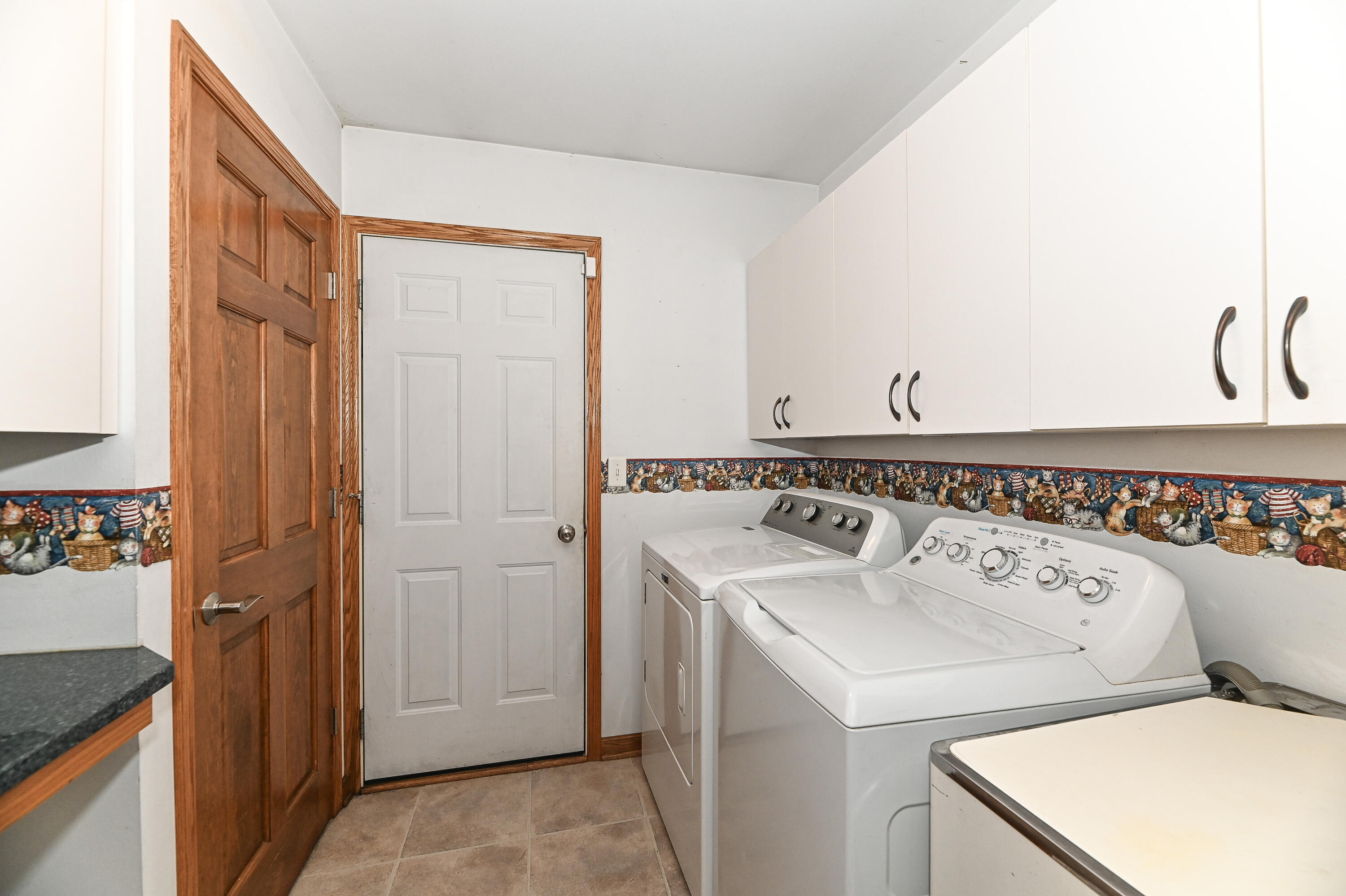 422 Eastern Trail Mukwonago, WI 53149 - Photo 33 of 49 1st Floor Laundry