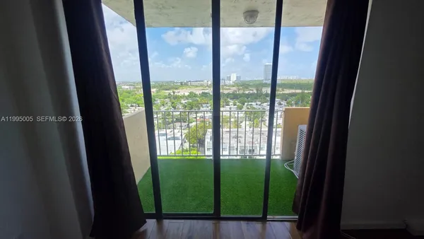 $1,850 | 2350 Northeast 135th Street, Unit 1402, North Miami, FL 33181
