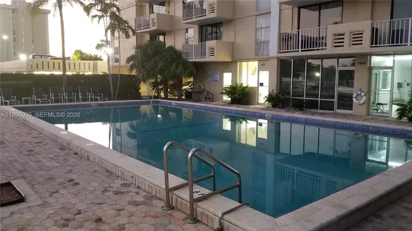 $1,850 | 2350 Northeast 135th Street, Unit 1402, North Miami, FL 33181