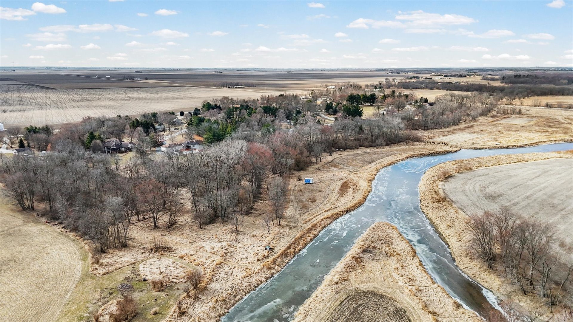 N 2545 E Road Farmer City, IL 61842 - Photo 32 of 47 a view of an ocean and beach