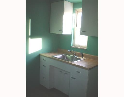 956 Agnew Road Baldwin, PA 15227 - Photo 2 of 11 Kitchen.