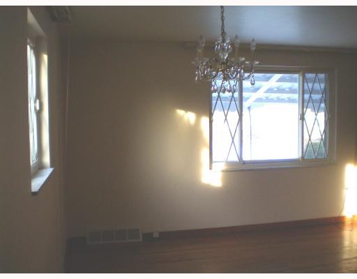 956 Agnew Road Baldwin, PA 15227 - Photo 3 of 11 Dining Room.