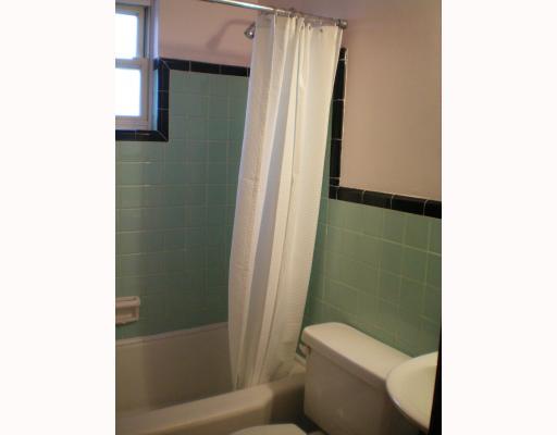 956 Agnew Road Baldwin, PA 15227 - Photo 7 of 11 Master Bath/Spa.