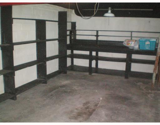 956 Agnew Road Baldwin, PA 15227 - Photo 9 of 11 Parking Lot/Garage. 1 car int grg