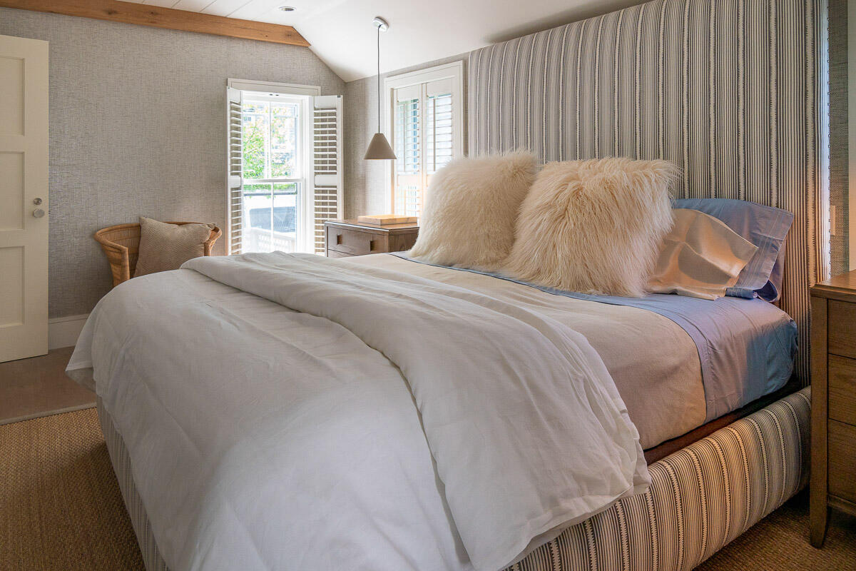 42.5 Union Street Nantucket, MA 02554 - Photo 17 of 33 a bedroom with a bed and a large window