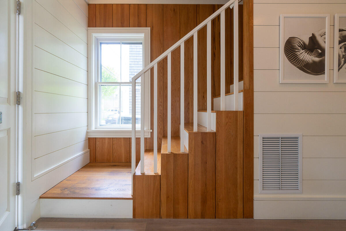 42.5 Union Street Nantucket, MA 02554 - Photo 21 of 33 a view of entryway