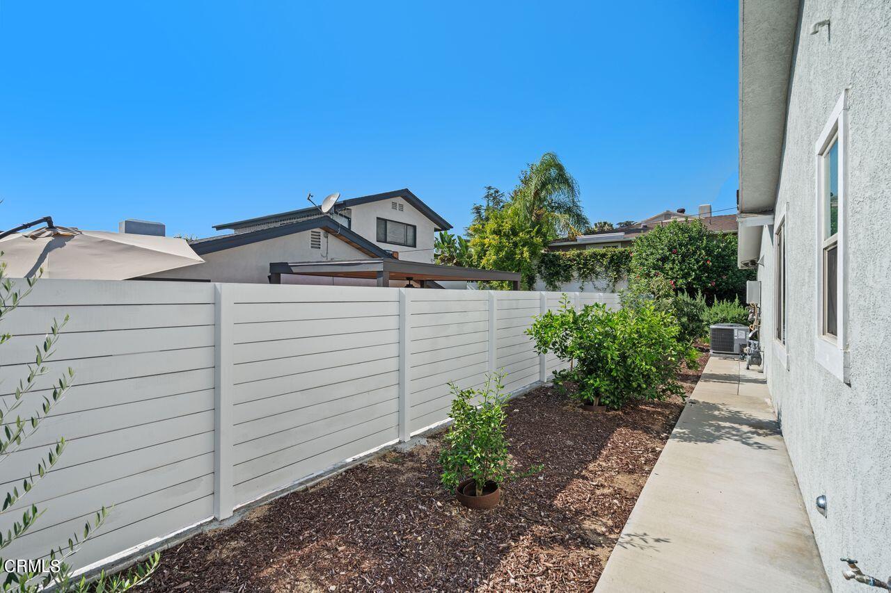 3875 Cartwright Street Pasadena, CA 91107 - Photo 25 of 25 a view of a garage