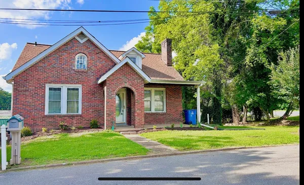 $149,000 | 122 West Lake Street, Camden, TN 38320