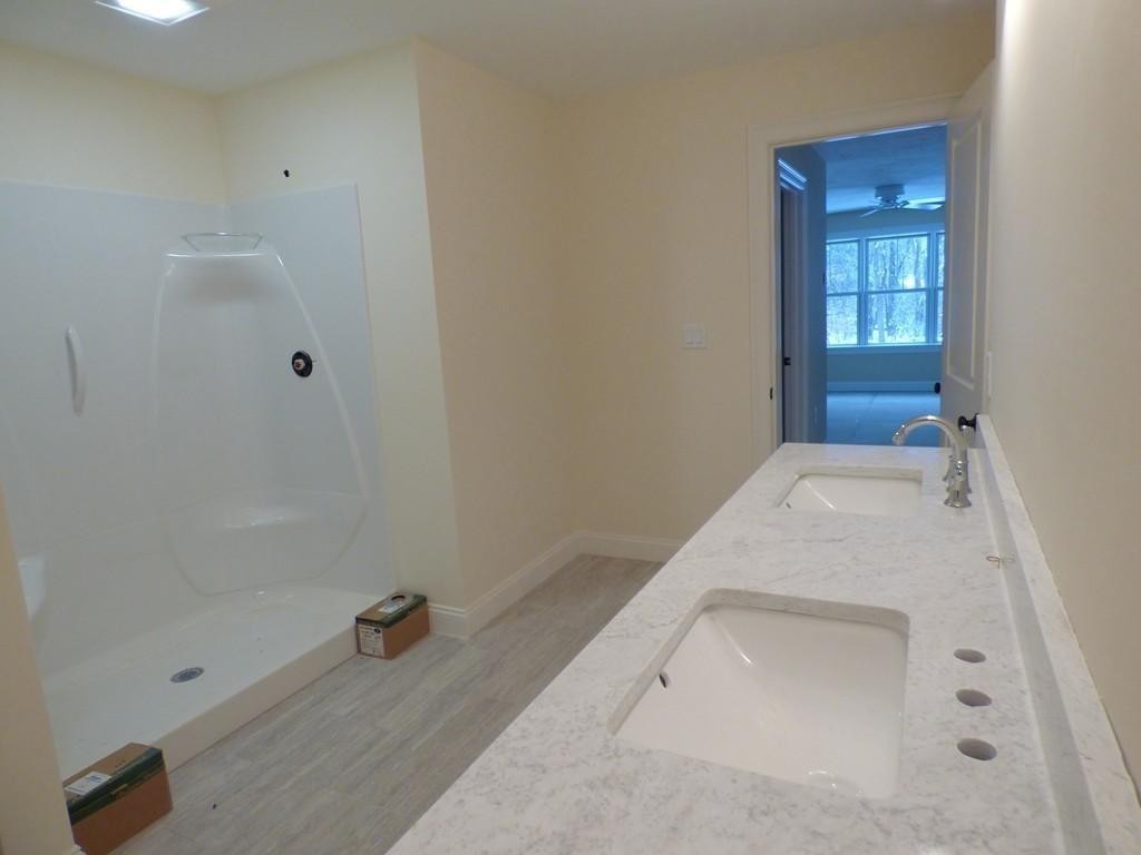 16 Kevin's Way, Unit 7 Scituate, MA 02066 - Photo 10 of 19 a bathroom with a tub