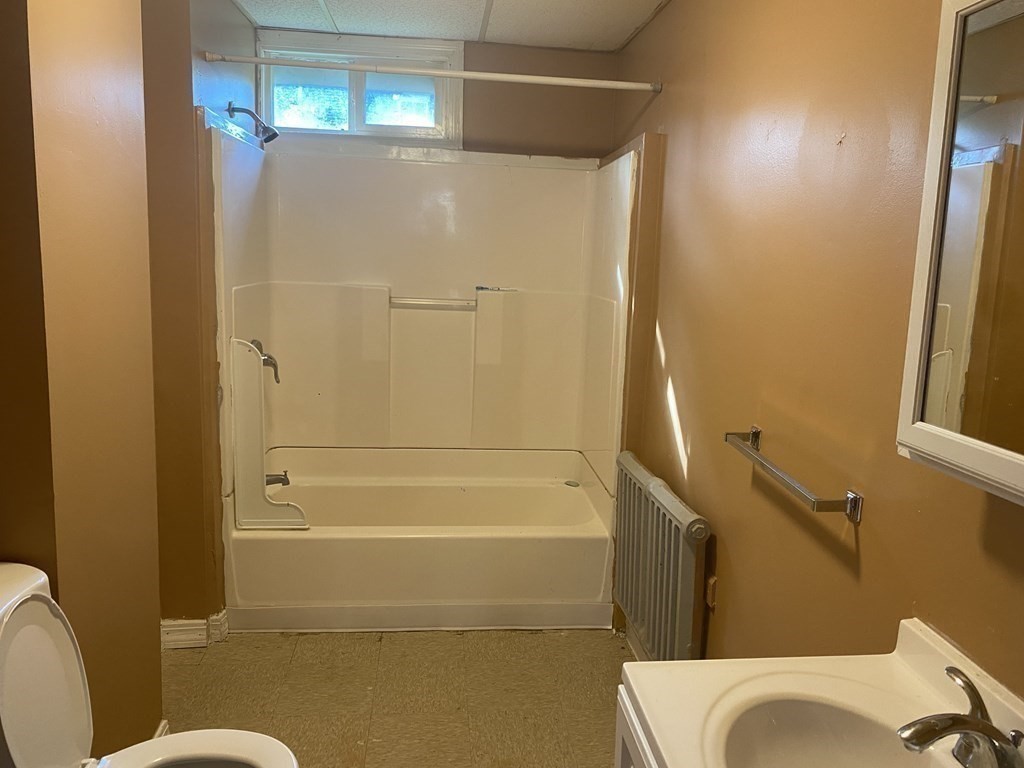 514 Chestnut Street Springfield, MA 01107 - Photo 4 of 16 Gallery Image 4