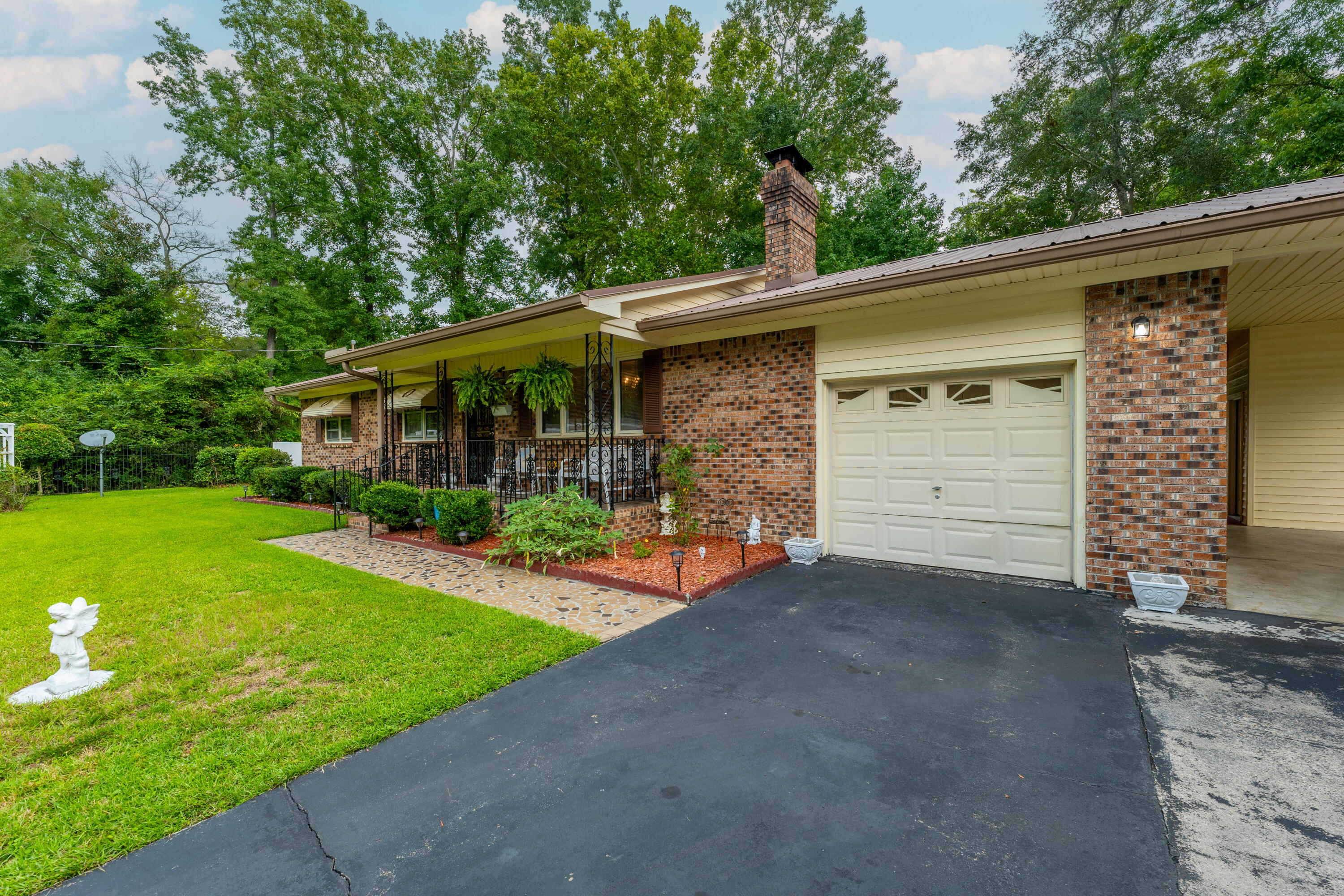 206 Roosevelt Street St. George, SC 29477 - Photo 4 of 37 P1039875-Edit