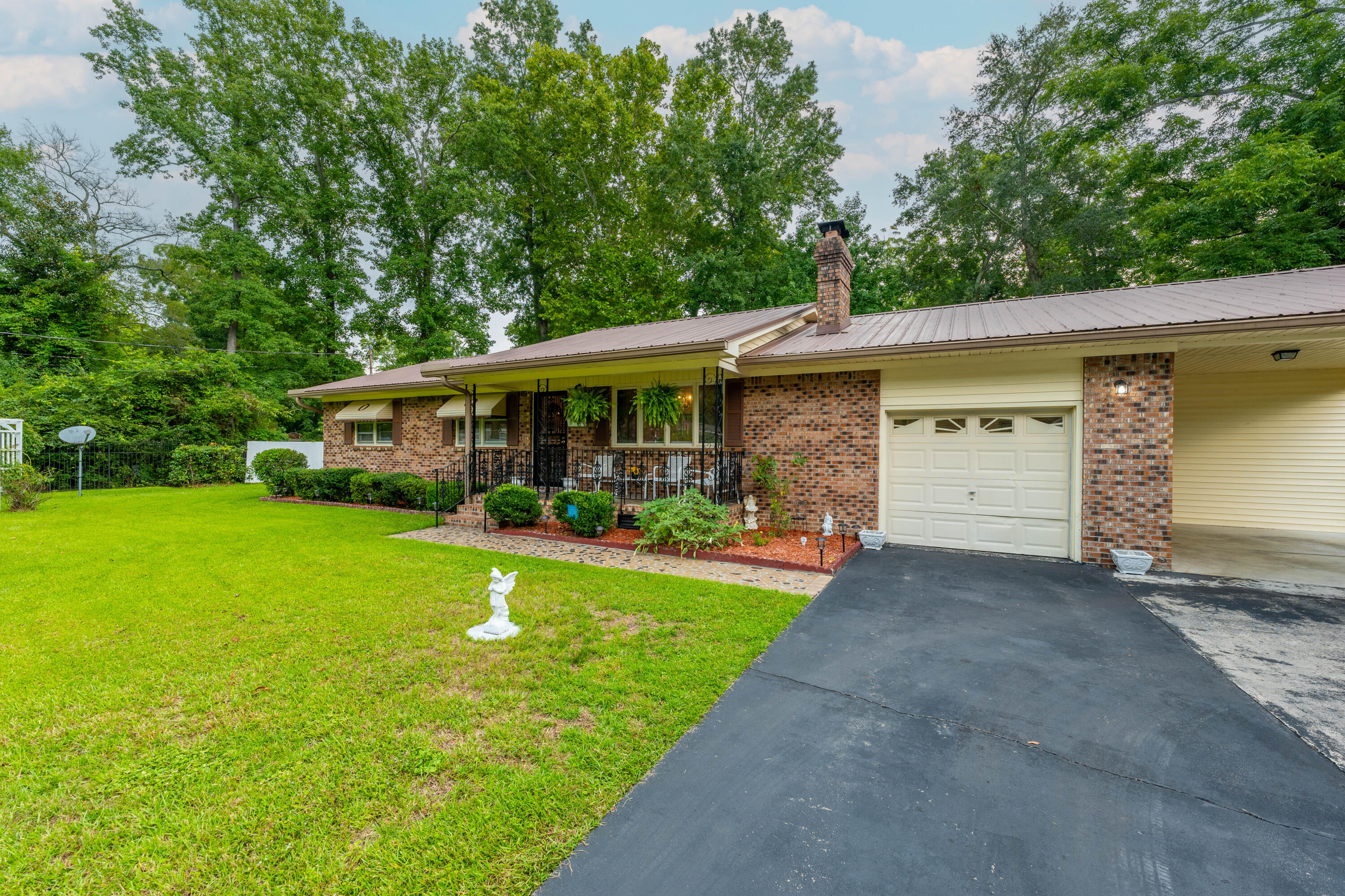 206 Roosevelt Street St. George, SC 29477 - Photo 5 of 37 P1039872-Edit