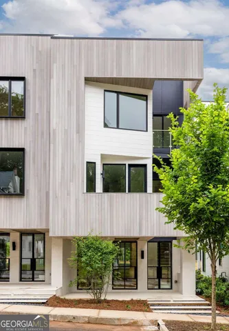 a house view with a outdoor space