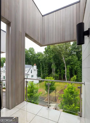 a view of a back yard