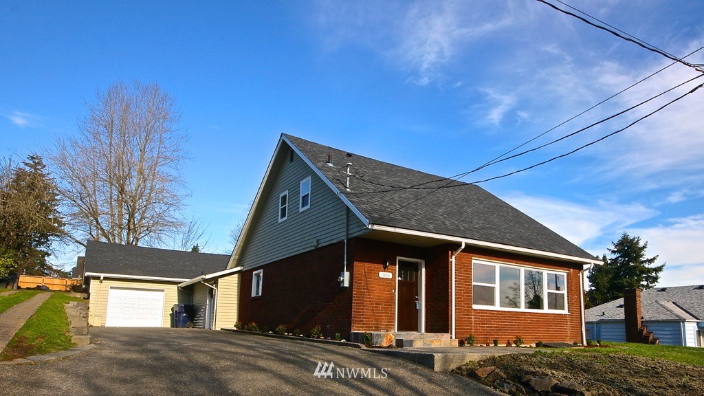 1004 Southwest 4th Place Renton, WA 98057 - Photo 1 of 21