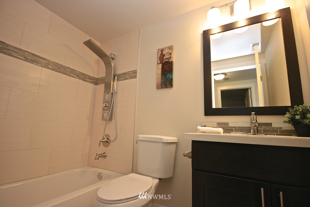 1004 Southwest 4th Place Renton, WA 98057 - Photo 11 of 21