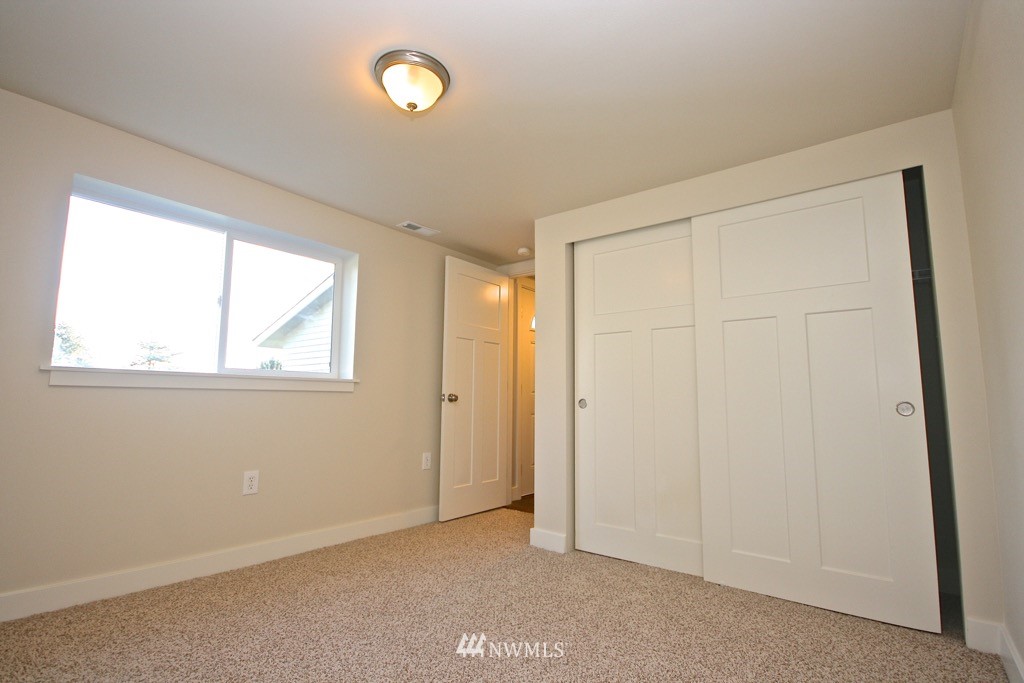 1004 Southwest 4th Place Renton, WA 98057 - Photo 12 of 21
