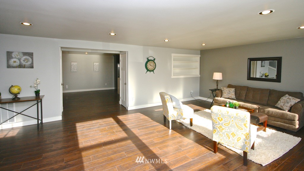 1004 Southwest 4th Place Renton, WA 98057 - Photo 13 of 21