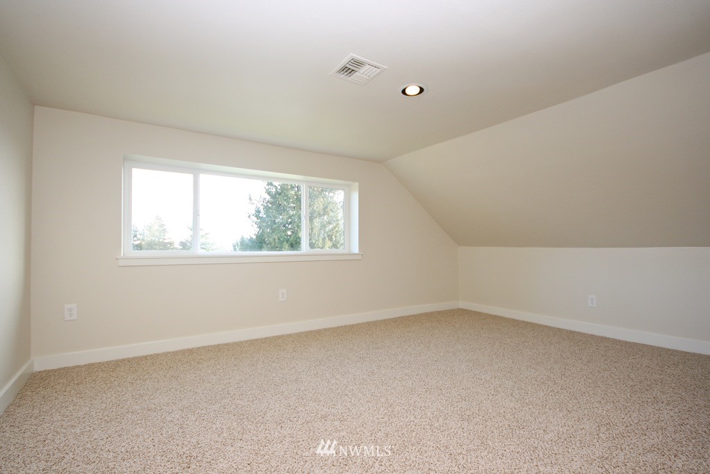 1004 Southwest 4th Place Renton, WA 98057 - Photo 14 of 21