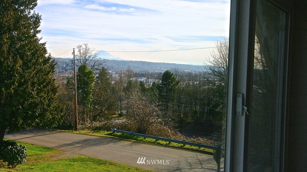 1004 Southwest 4th Place Renton, WA 98057 - Photo 15 of 21
