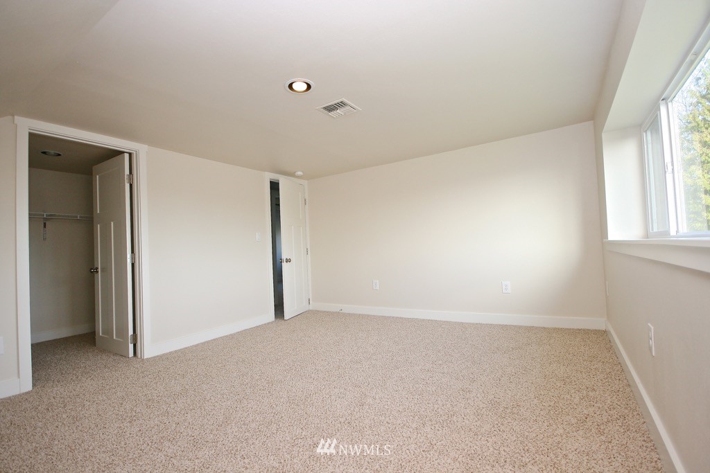 1004 Southwest 4th Place Renton, WA 98057 - Photo 16 of 21