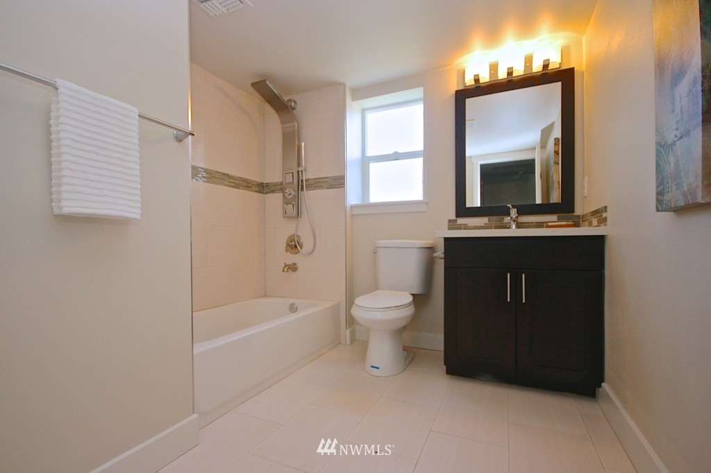 1004 Southwest 4th Place Renton, WA 98057 - Photo 17 of 21