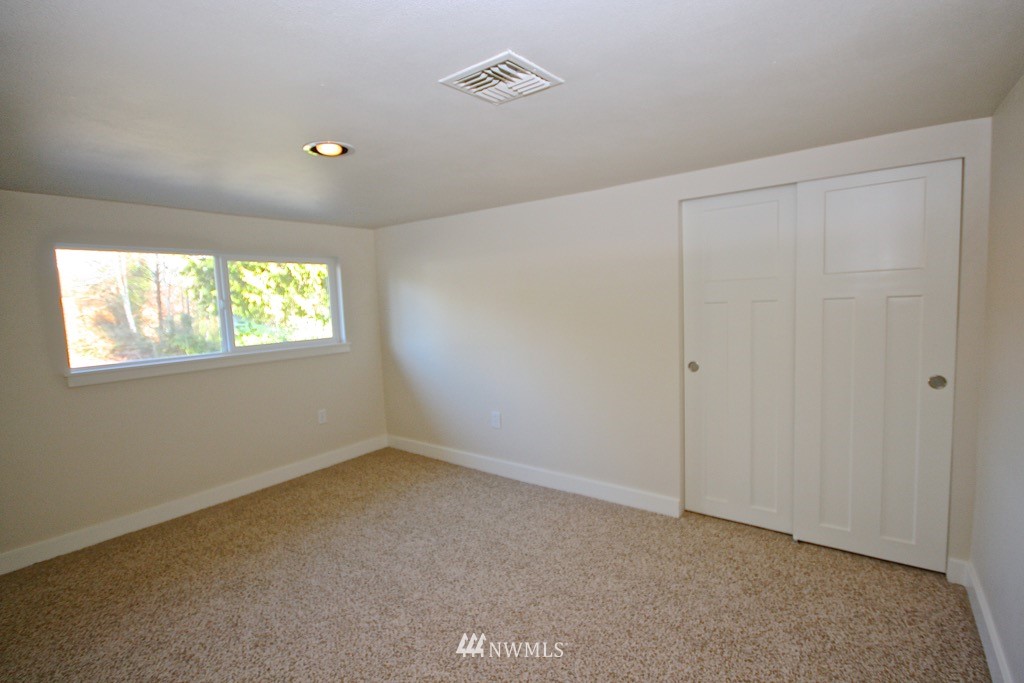 1004 Southwest 4th Place Renton, WA 98057 - Photo 18 of 21