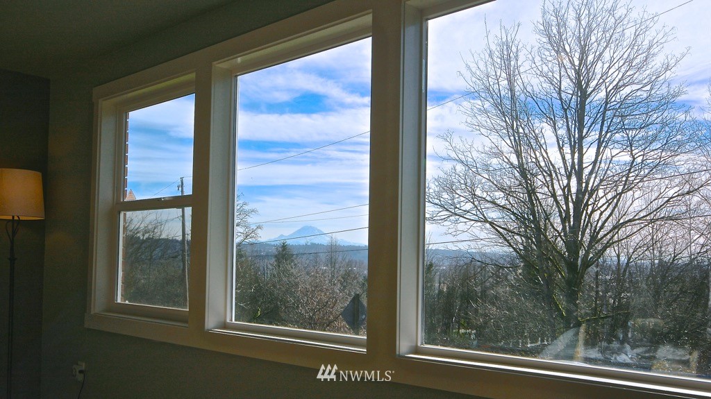 1004 Southwest 4th Place Renton, WA 98057 - Photo 4 of 21